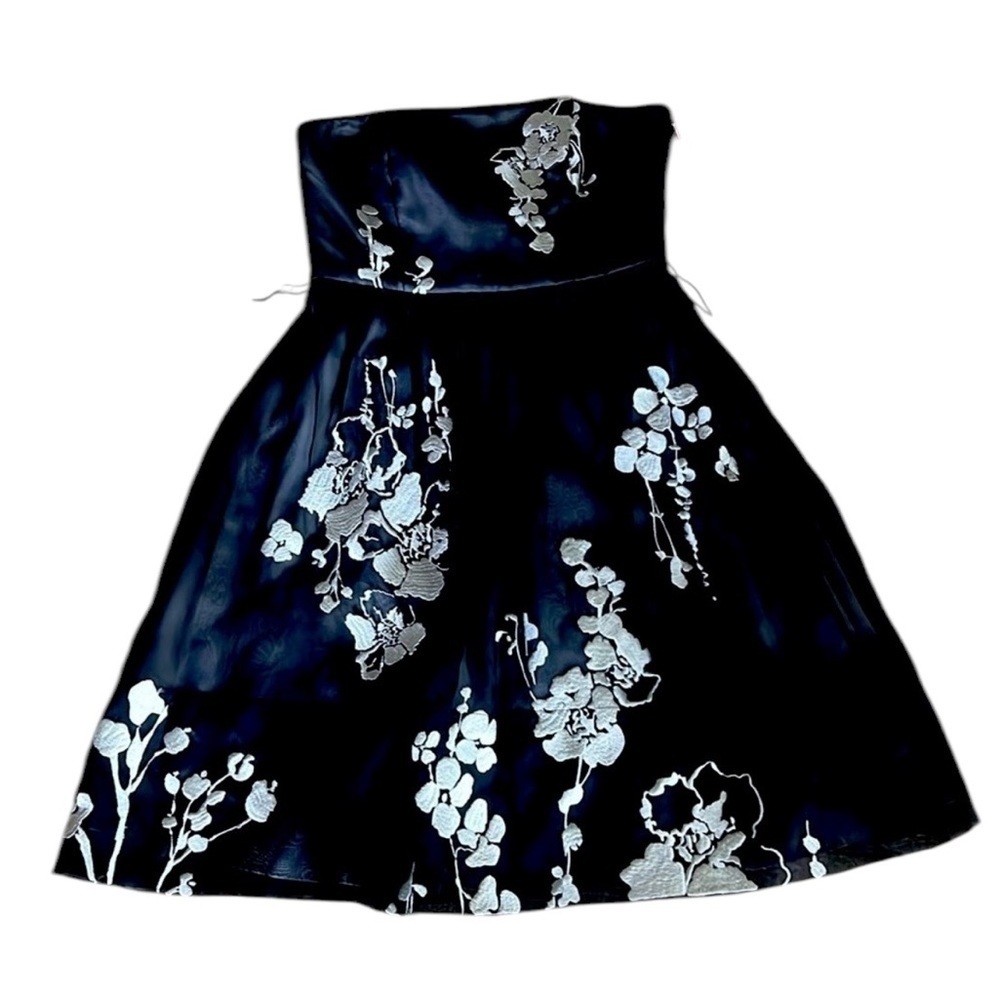 White House black market sleeveless cocktail dress size 6, beautiful embroidered - Picture 2 of 16